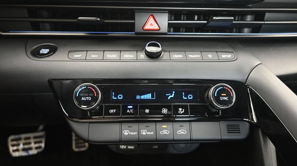 Used 2025 Hyundai Elantra SEL FWD image 32