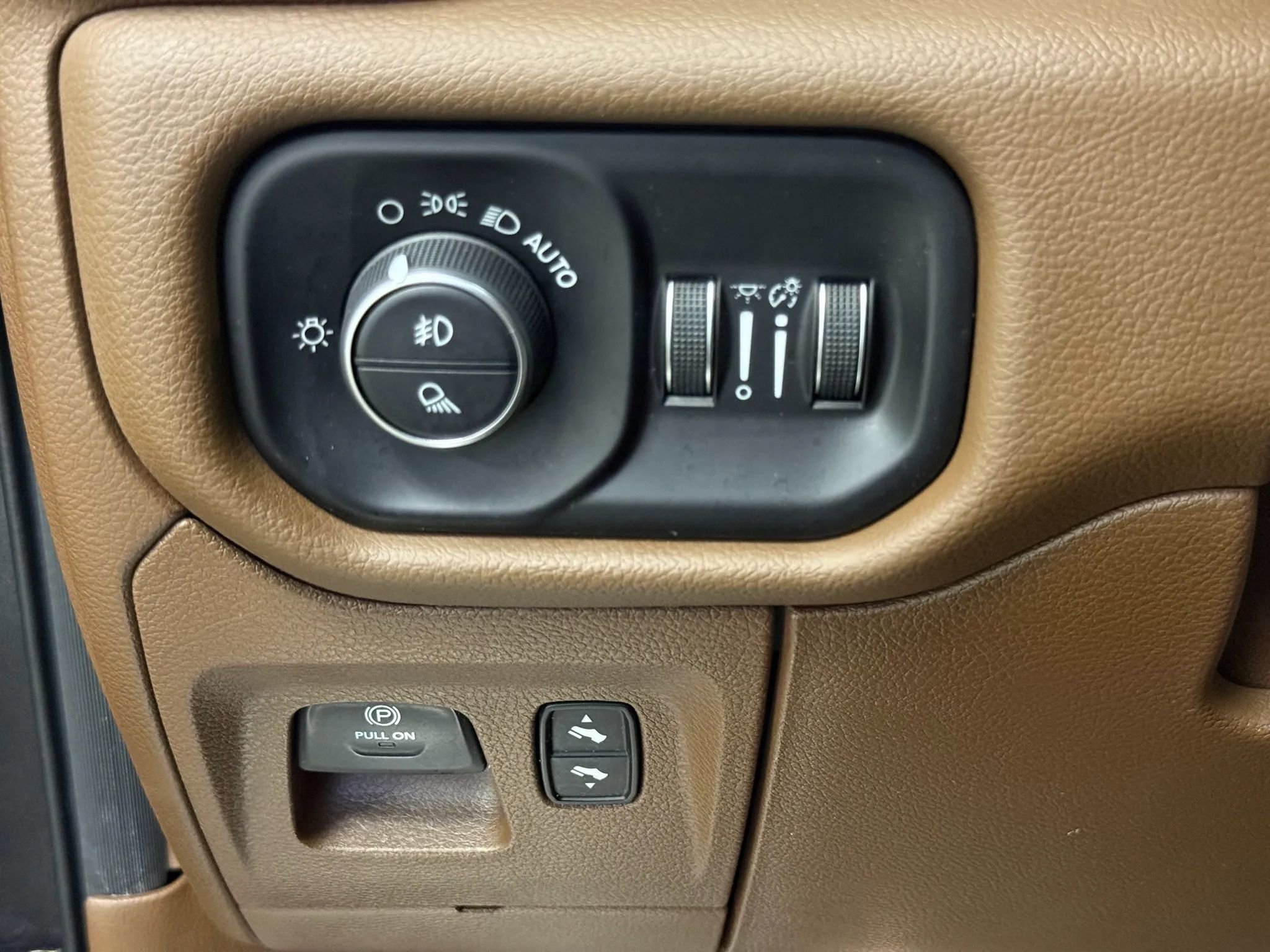Used 2020 RAM 1500 Laramie AWD/4WD image 27