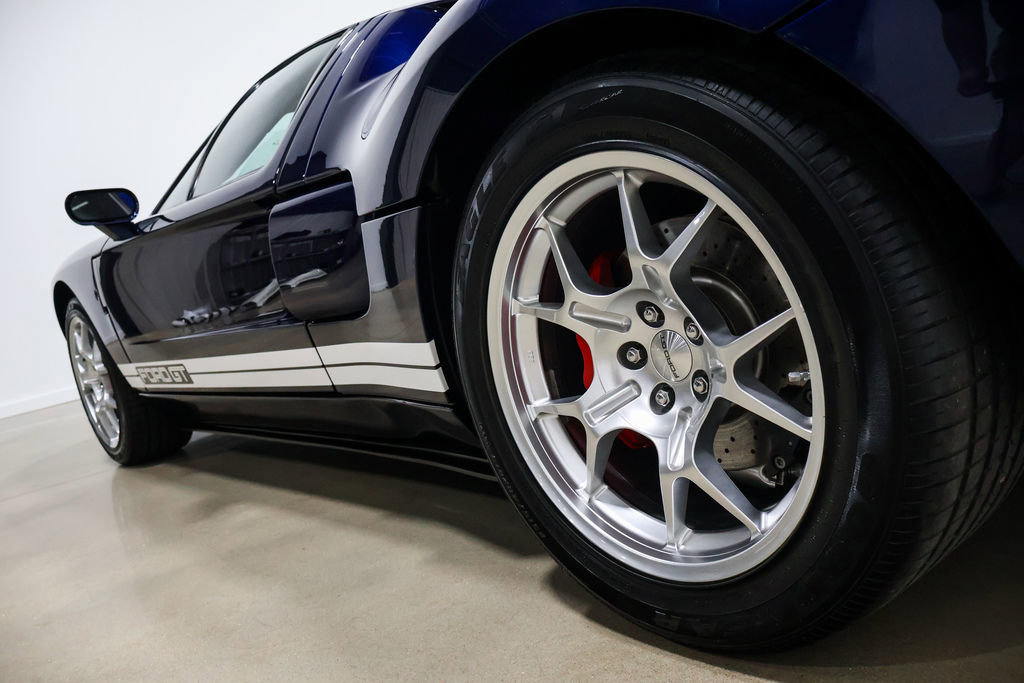 Used 2006 Ford GT RWD image 19