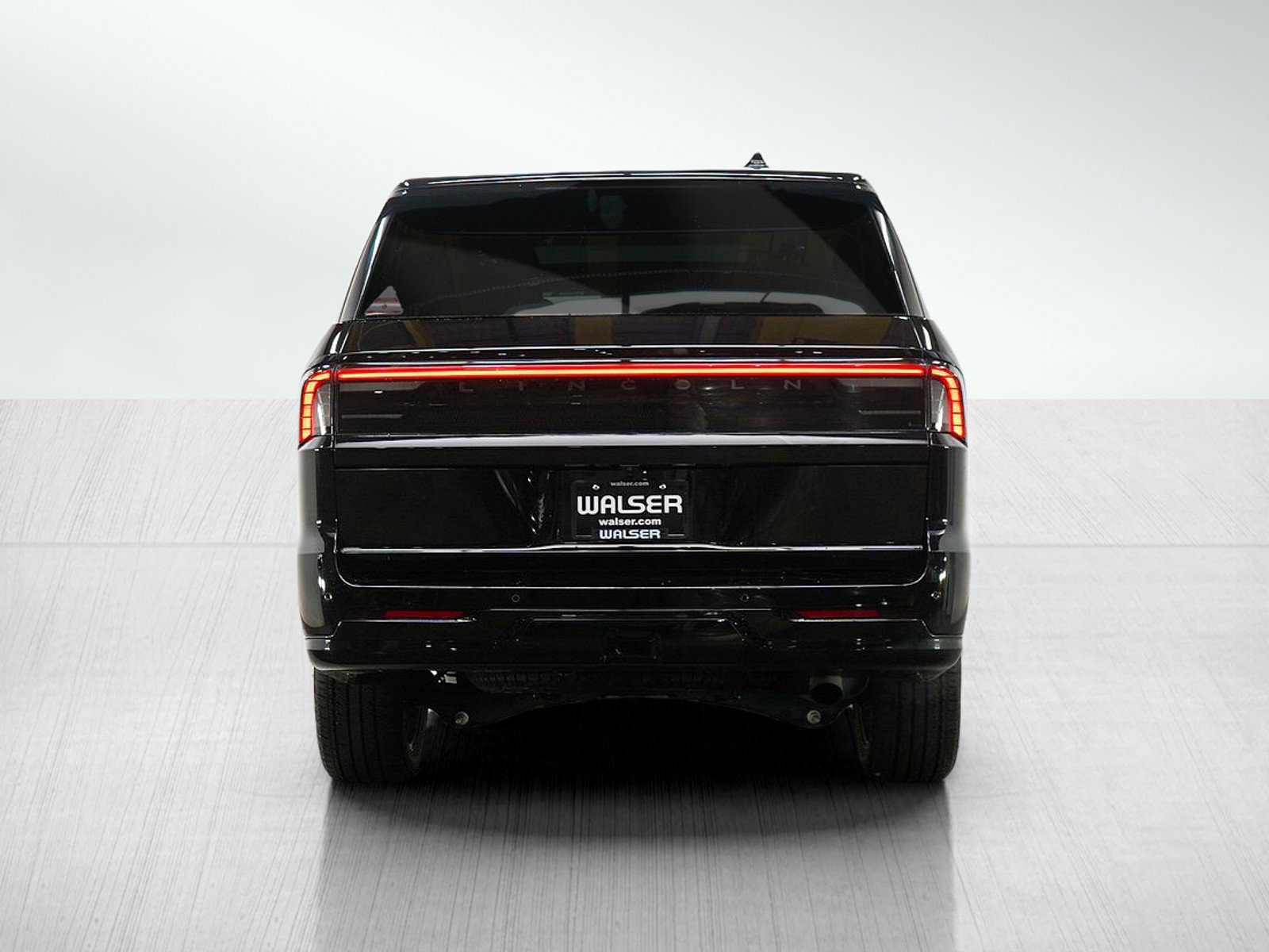 Used 2025 Lincoln Navigator Reserve AWD/4WD image 4