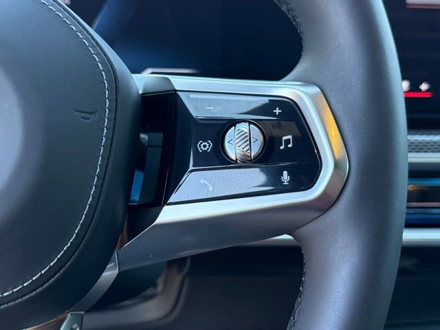 Used 2025 BMW i7 xDrive60 w/ Executive Package image 25