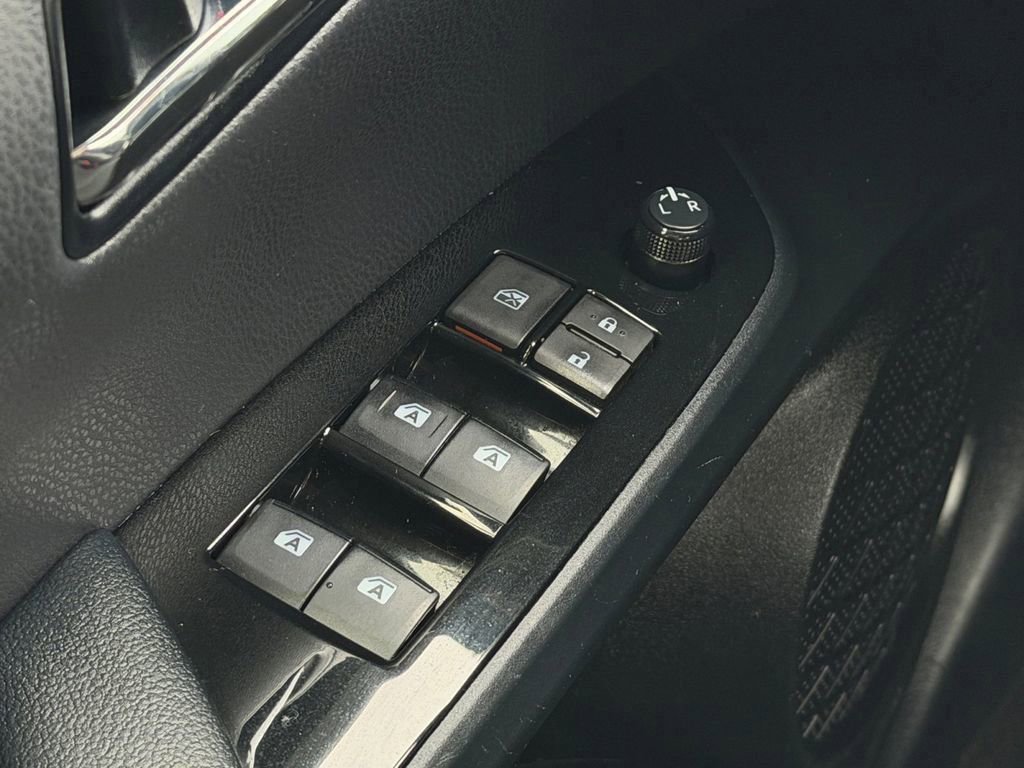 Used 2017 Toyota Prius Three image 16