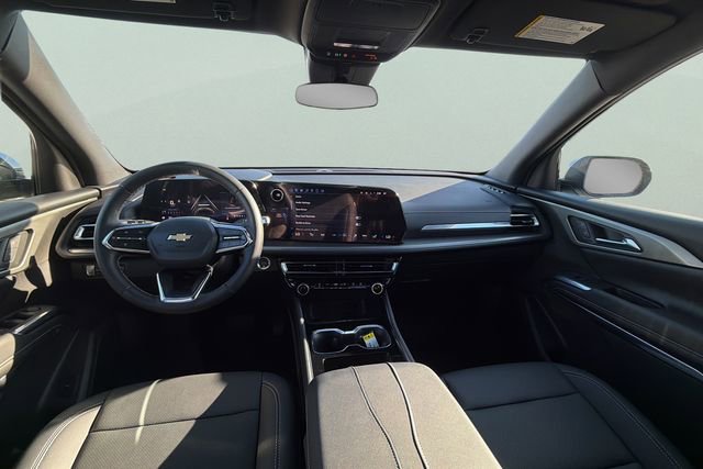 Used 2025 Chevrolet Traverse LT w/ Driver Confidence Package image 32