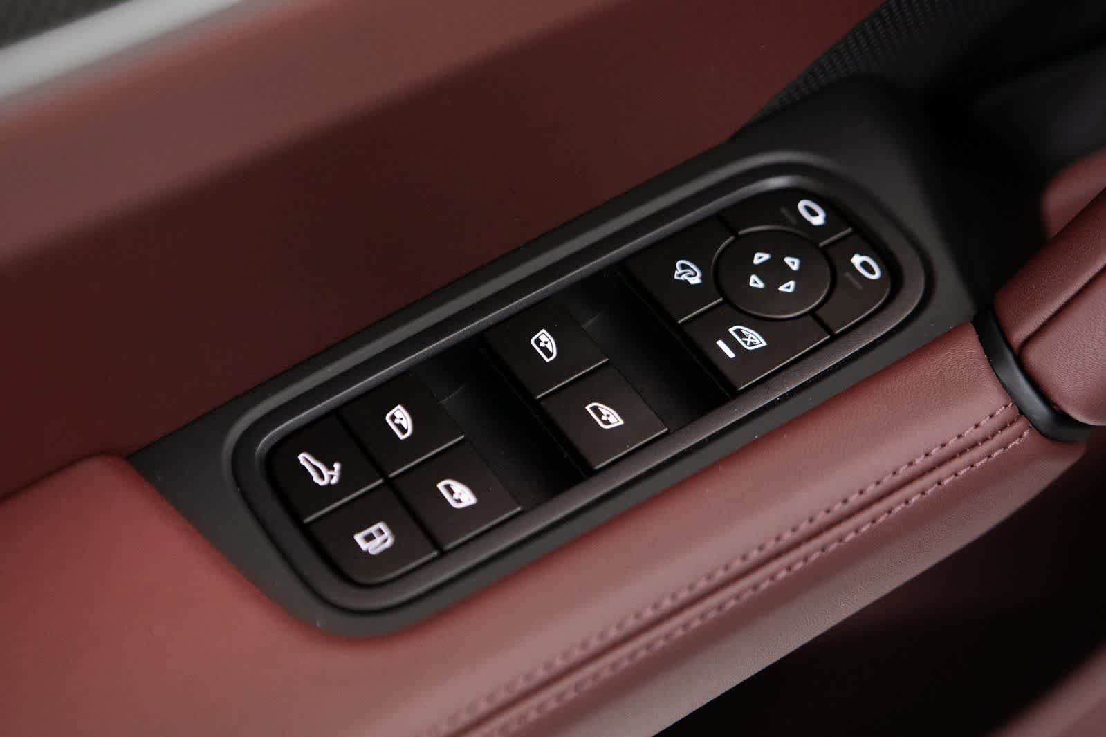 New 2026 Porsche Cayenne Turbo AWD/4WD image 18