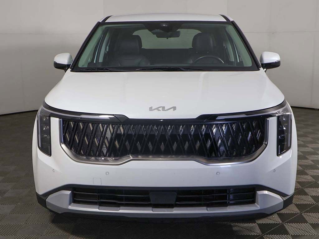 Used 2025 Kia Carnival FWD image 12