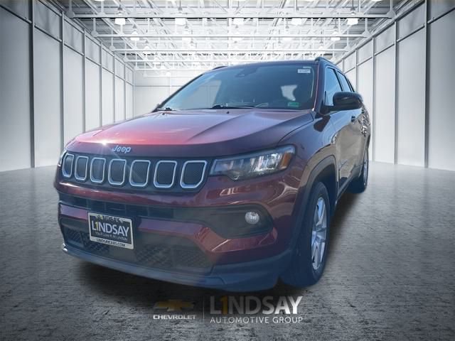 Used 2022 Jeep Compass Latitude image 1