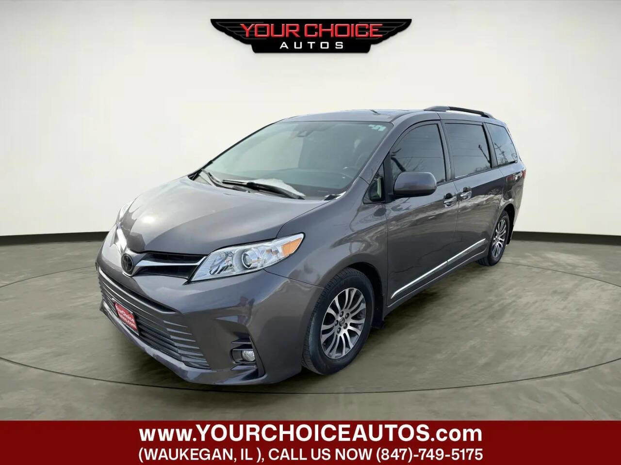 Used 2018 Toyota Sienna XLE w/ XLE Navigation Package FWD image 1