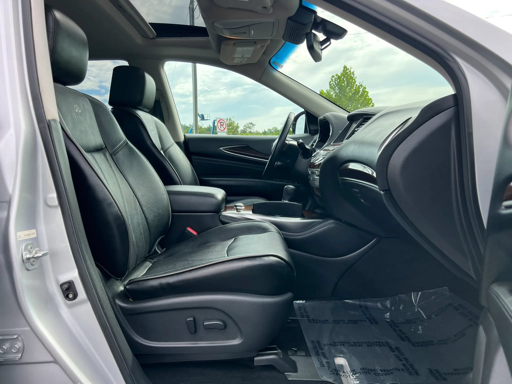 Used 2013 INFINITI JX35 AWD w/ Premium Pkg image 16