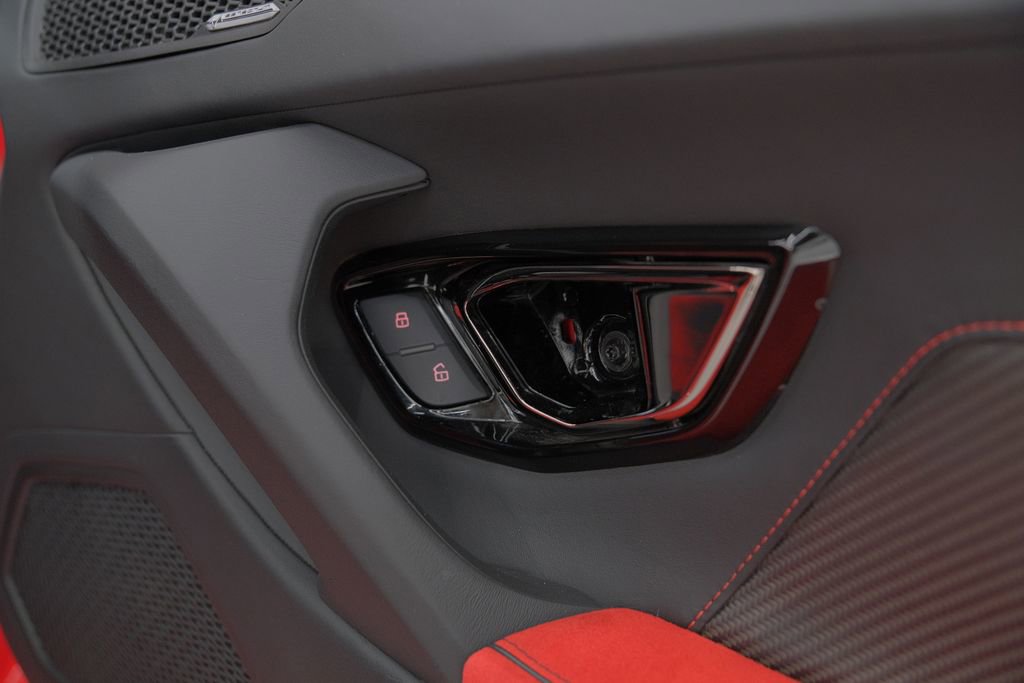 Used 2020 Lamborghini Huracan EVO image 32