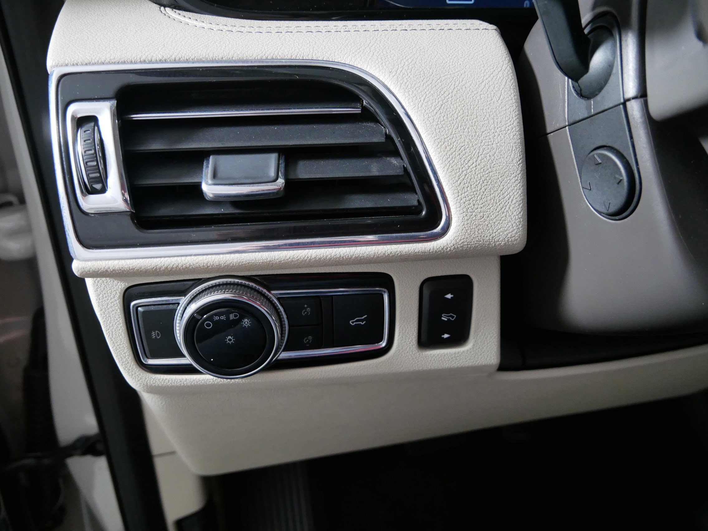 Used 2021 Lincoln Navigator L Reserve image 27