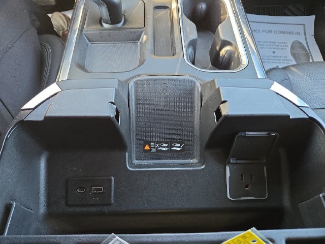 Used 2022 Chevrolet Silverado 1500 LTZ w/ Technology Package AWD/4WD image 23