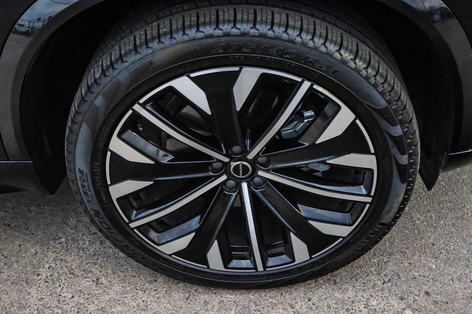 Used 2025 Volvo XC90 B6 Plus w/ Protection Package Premier image 15