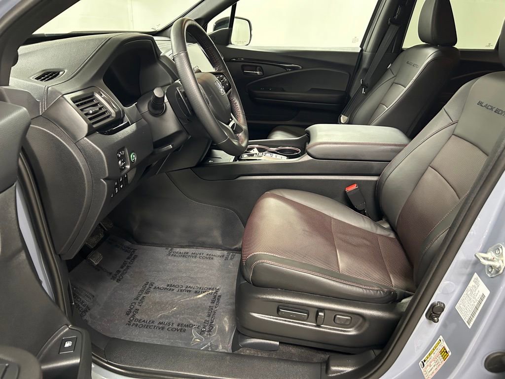 Used 2025 Honda Ridgeline Black Edition image 11
