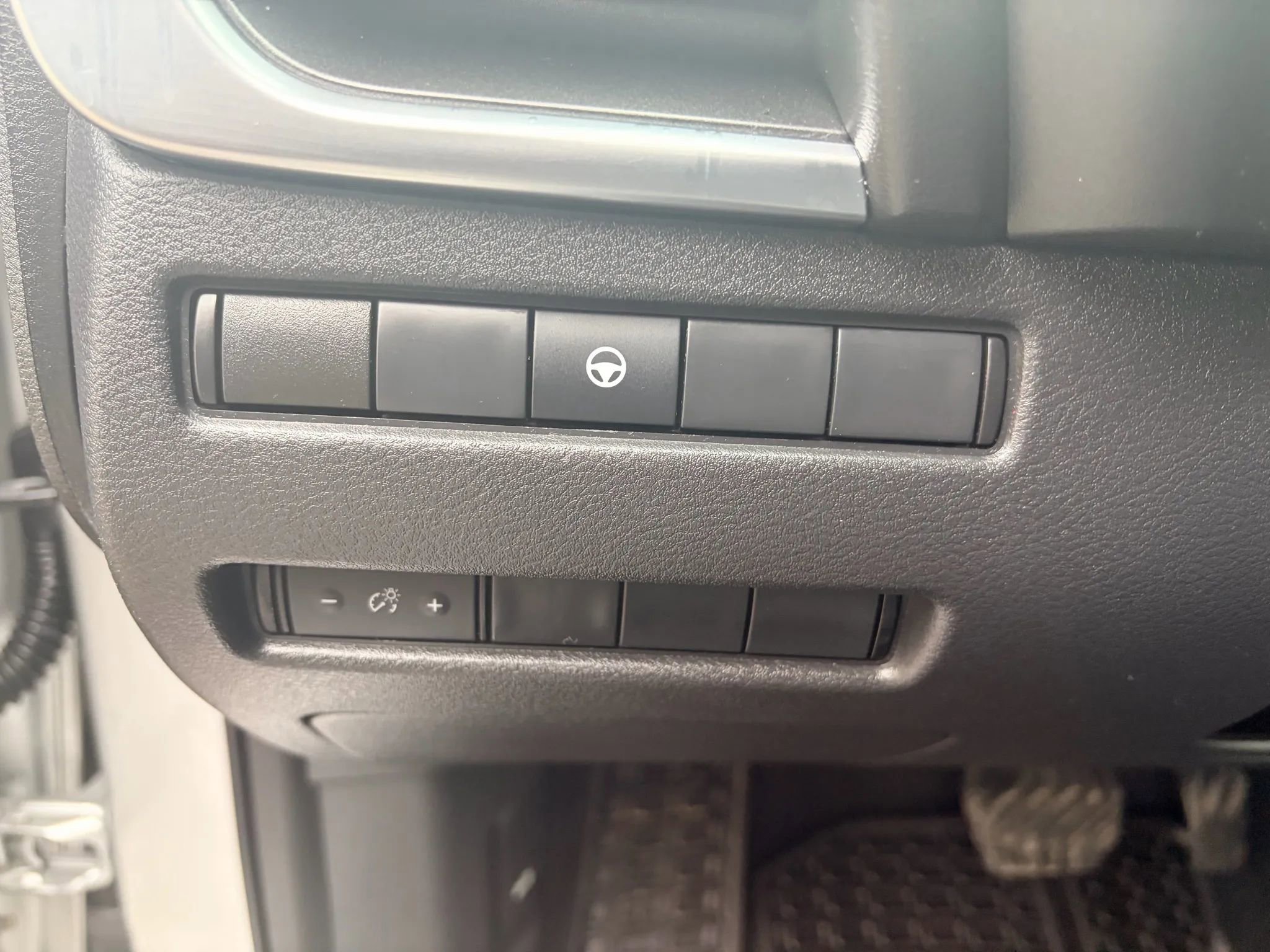 Used 2021 Nissan Rogue SV image 21