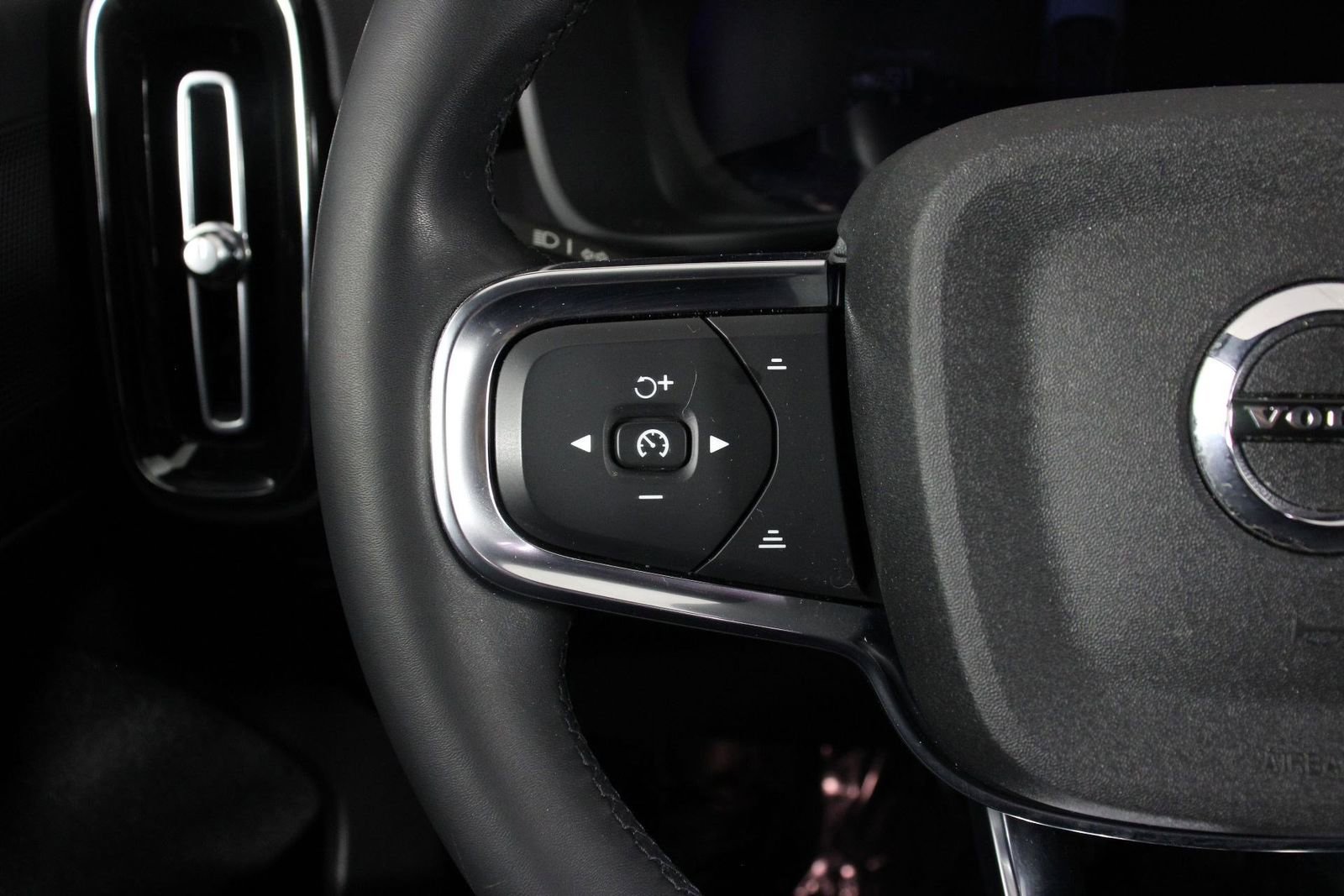 Certified 2023 Volvo C40 P8 Recharge Plus AWD/4WD image 10