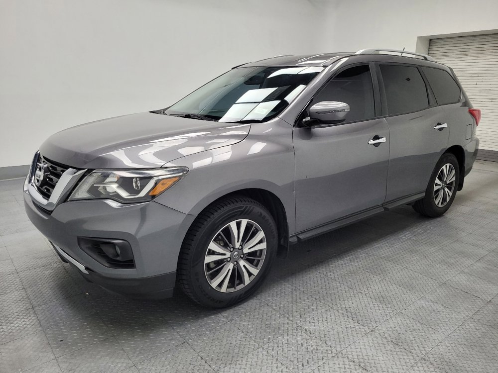Used 2017 Nissan Pathfinder SV FWD image 2