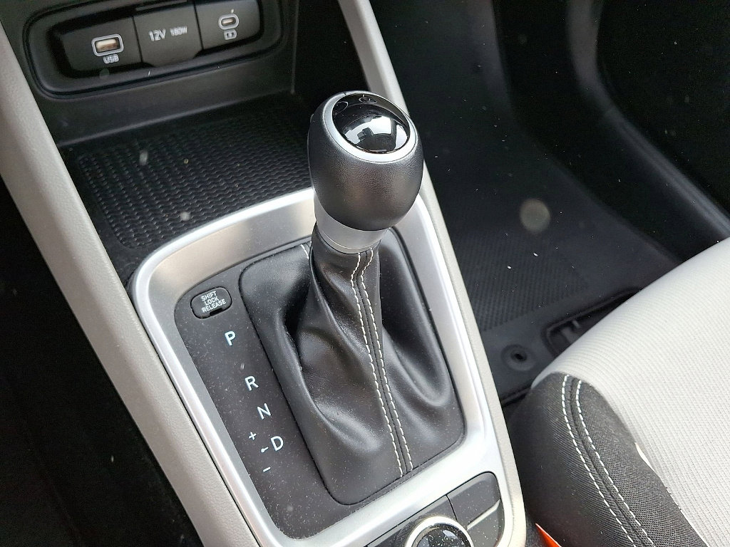 Certified 2024 Hyundai Venue SEL image 12