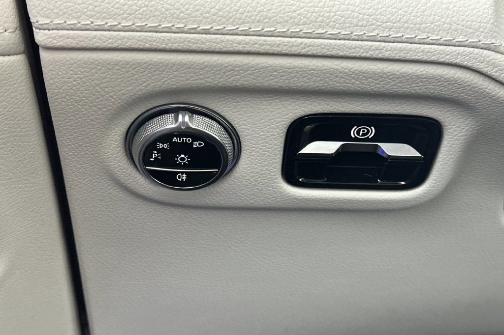 Certified 2023 Mercedes-Benz EQS 450+ 4MATIC SUV image 34