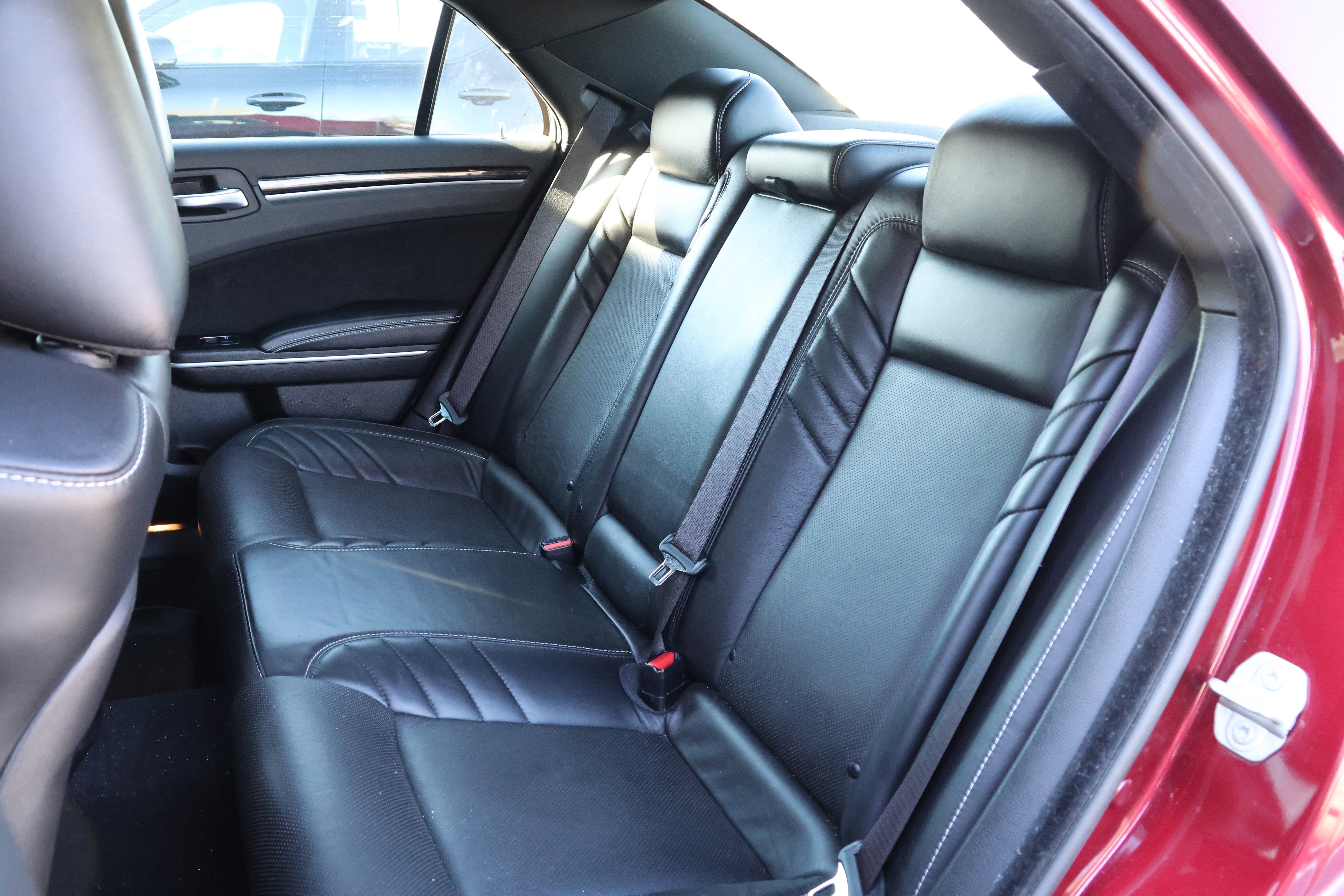 Used 2023 Chrysler 300 C image 35