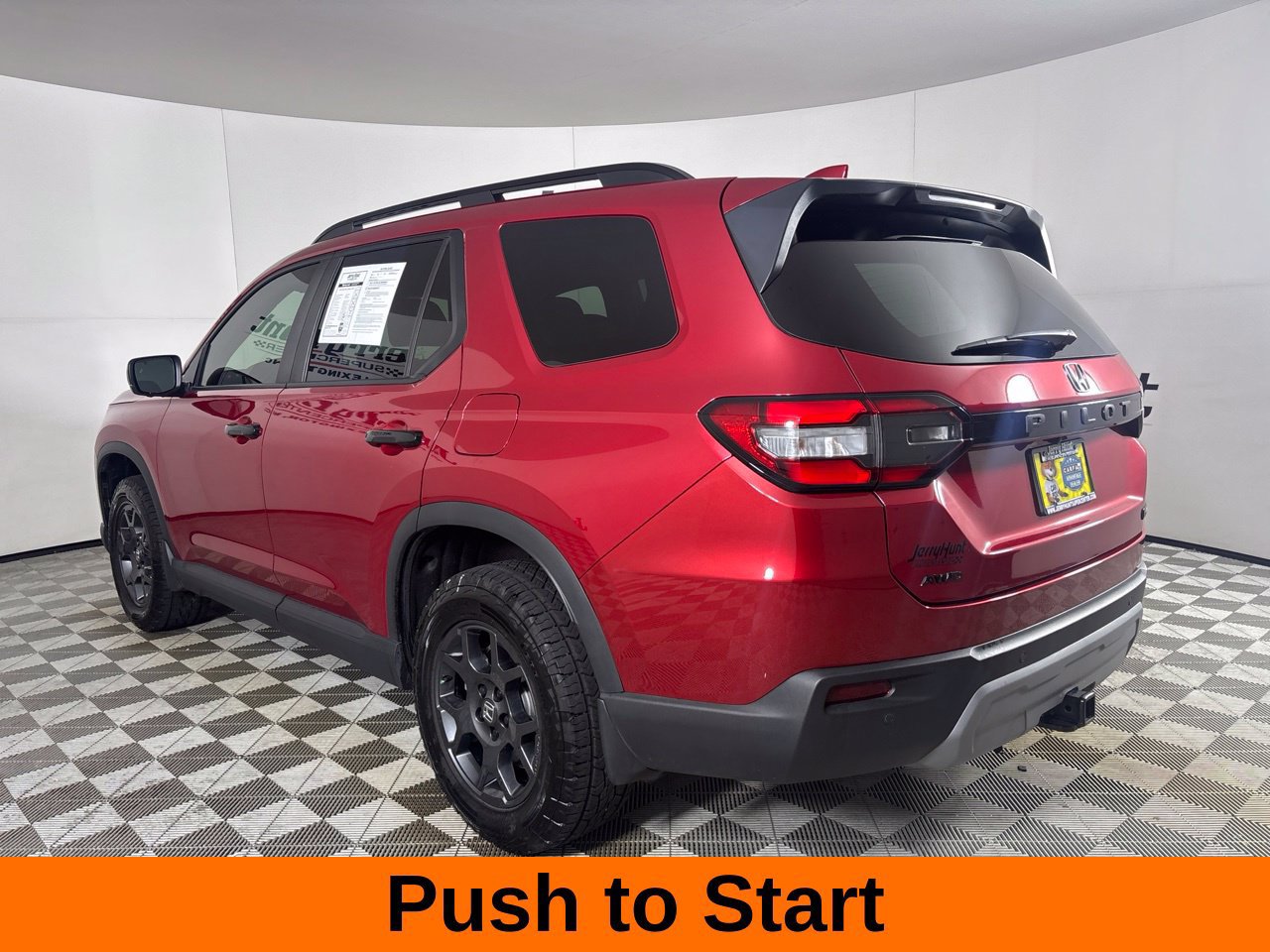 Used 2025 Honda Pilot TrailSport image 8