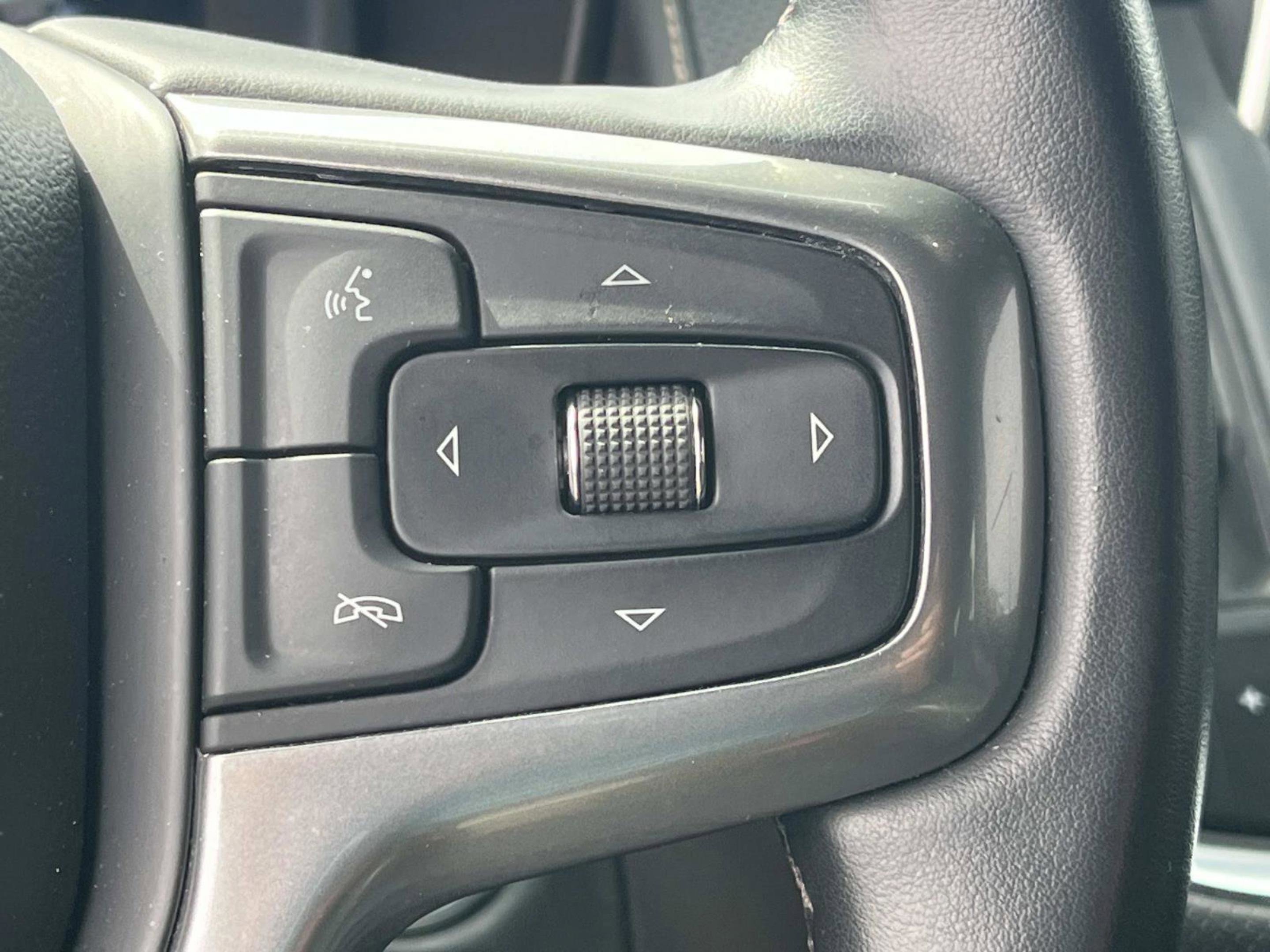 Used 2023 Chevrolet Suburban Premier AWD/4WD image 38