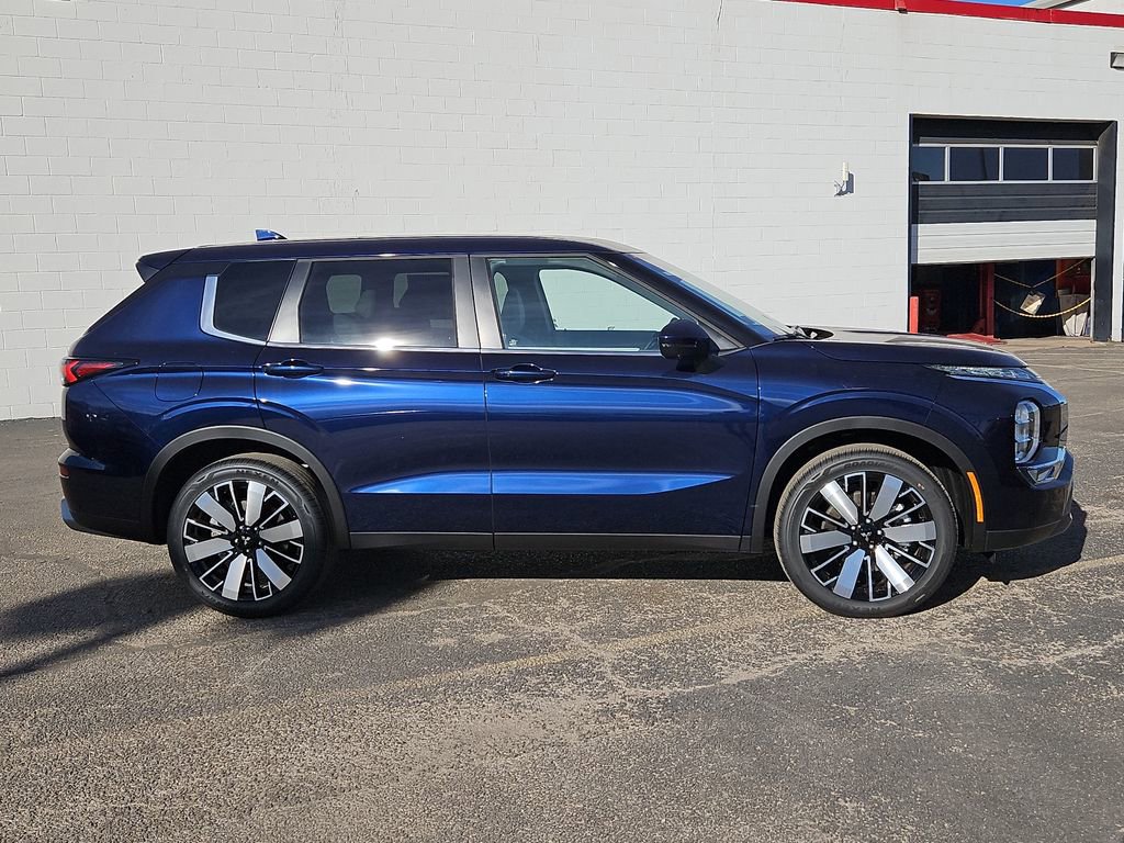 New 2026 Mitsubishi Outlander SE image 15