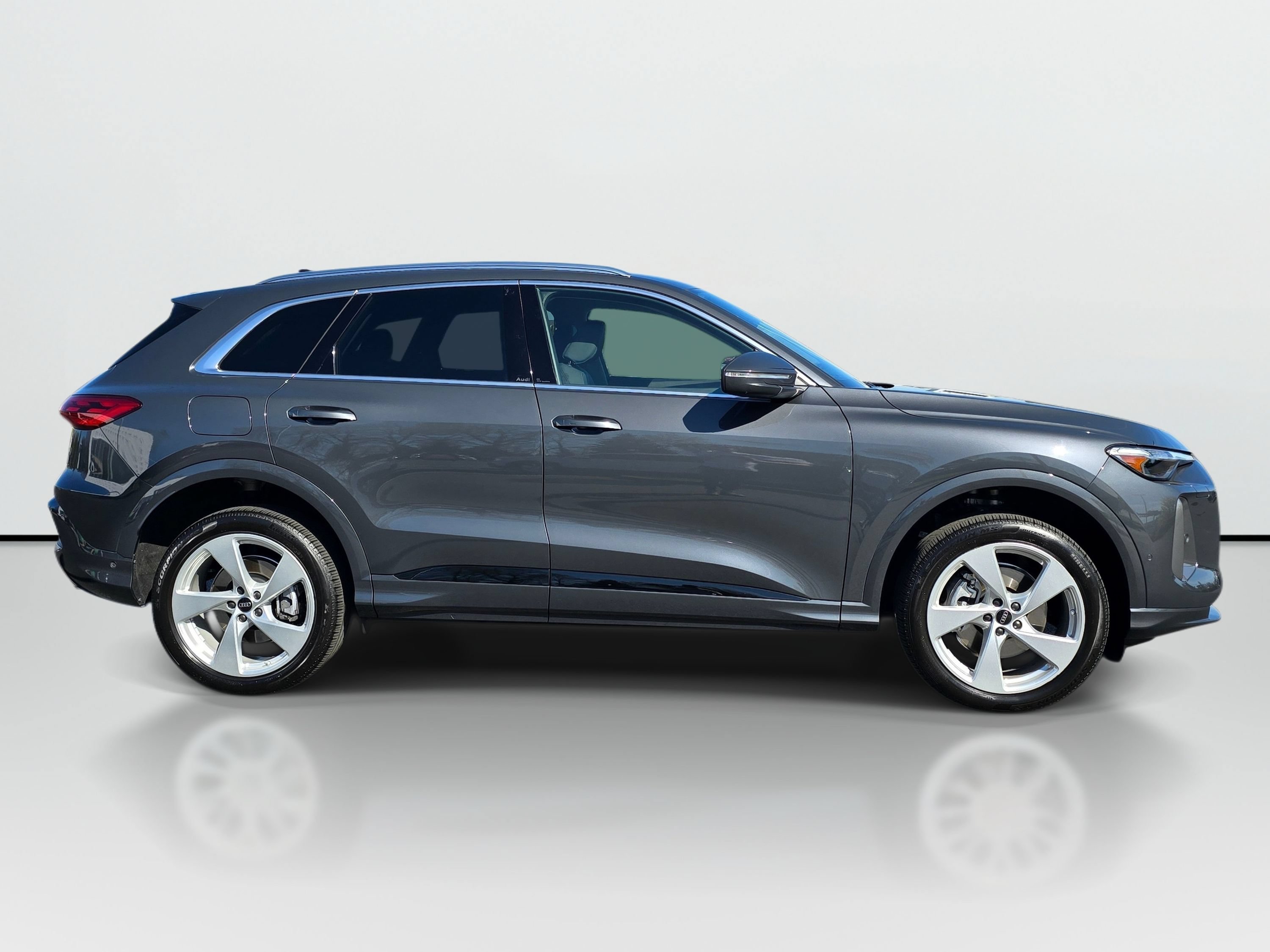Certified 2025 Audi Q5 Premium w/ Premium Plus AWD/4WD image 6