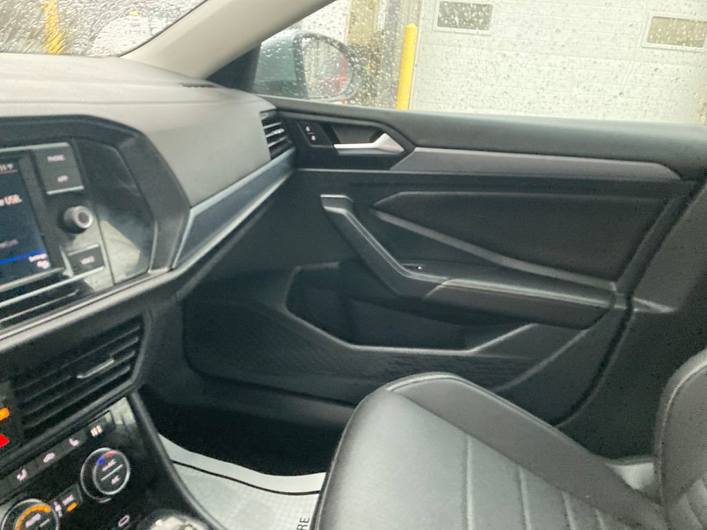 Used 2023 Volkswagen Jetta SE image 16