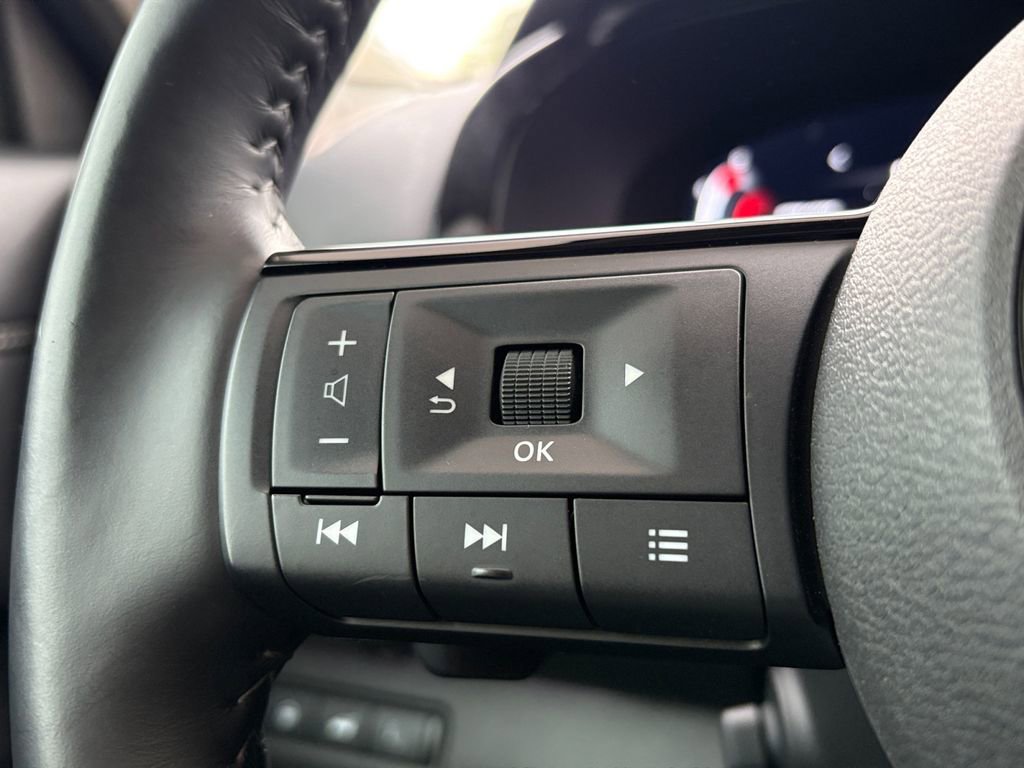 Used 2025 Nissan Pathfinder Platinum FWD image 20