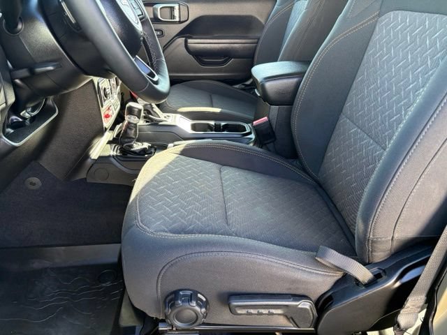 Used 2025 Jeep Gladiator Mojave w/ Convenience Group AWD/4WD image 11