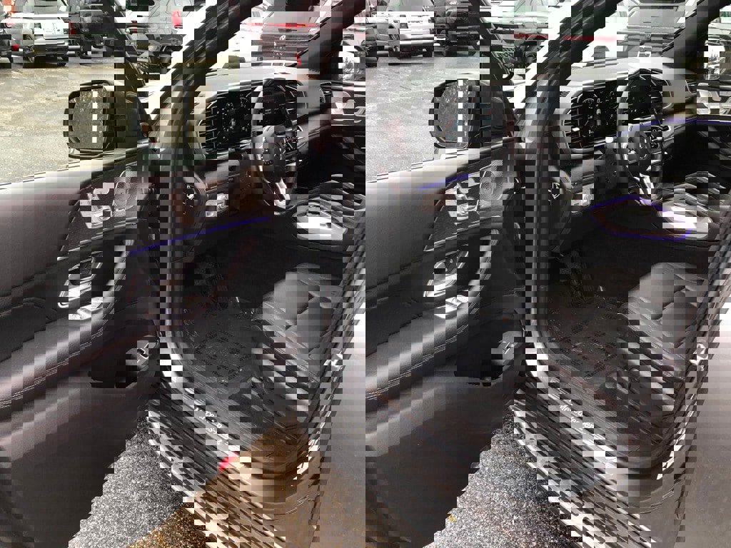 Used 2022 Mercedes-Benz GLE 350 4MATIC w/ Premium Package image 11