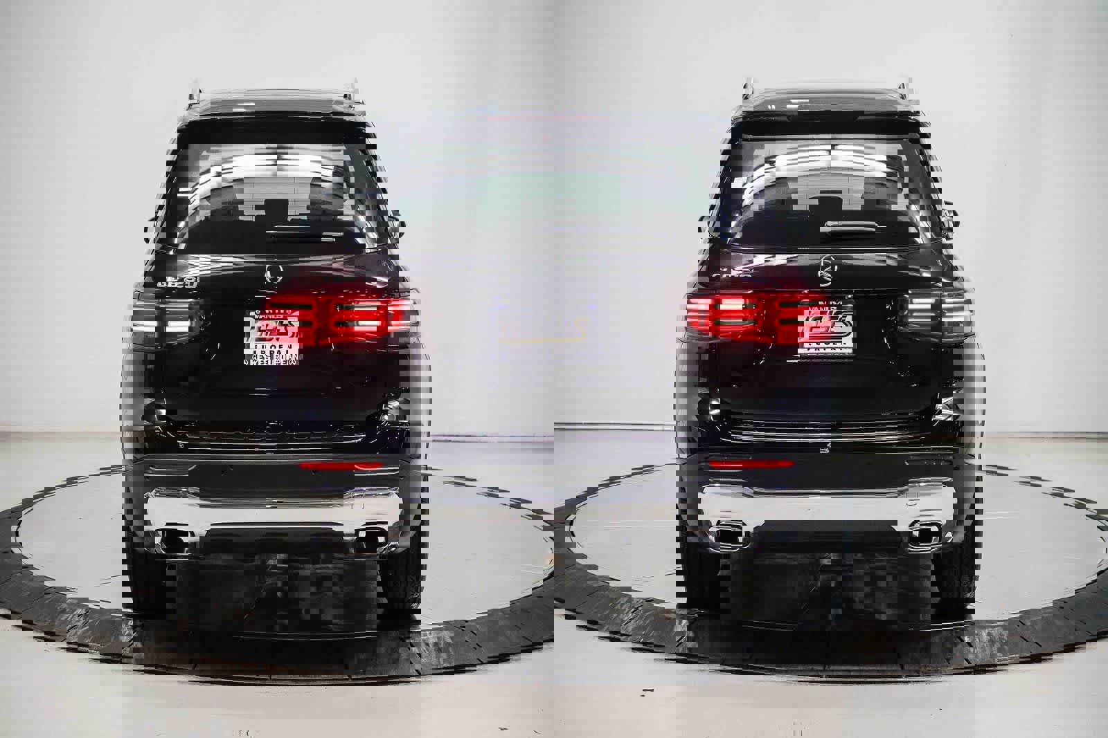 Used 2026 Mercedes-Benz GLB 250 image 3