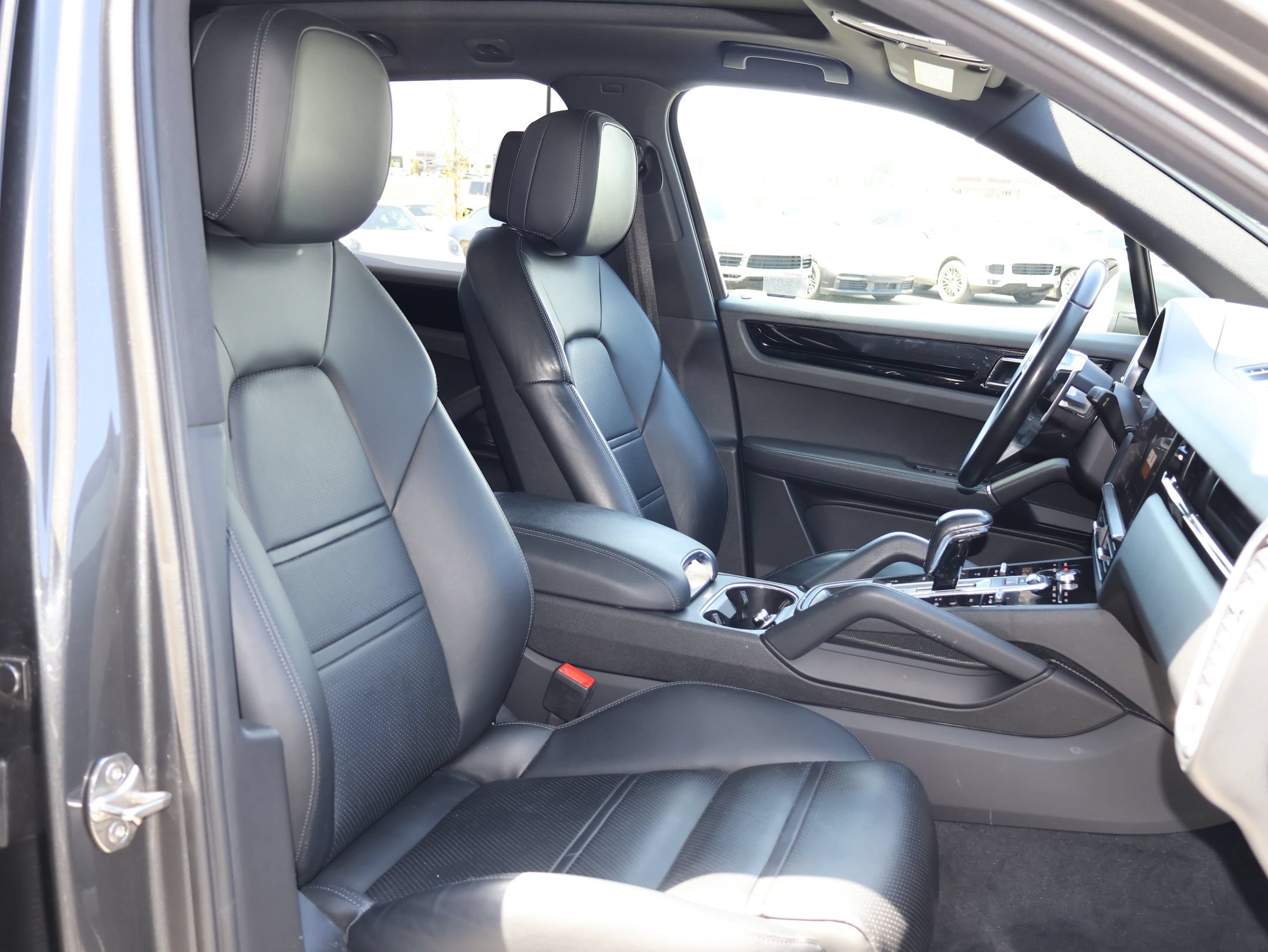 Used 2023 Porsche Cayenne AWD/4WD image 27