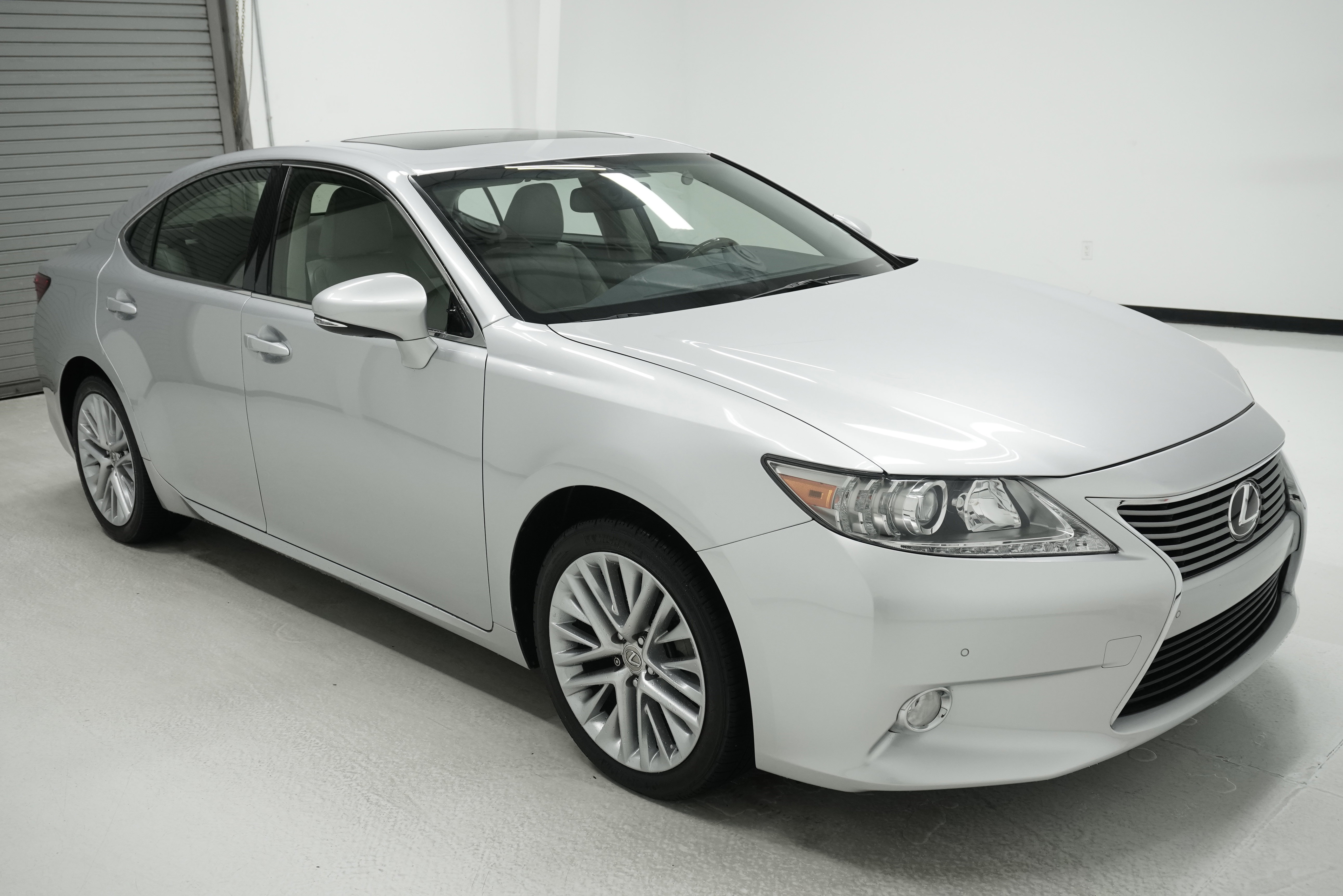 Used 2013 Lexus ES 350 w/ Luxury Pkg FWD image 3