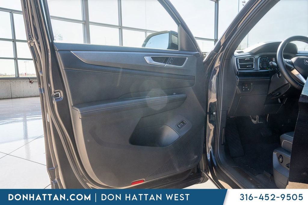 Used 2024 Volkswagen Atlas Cross Sport SE FWD image 13
