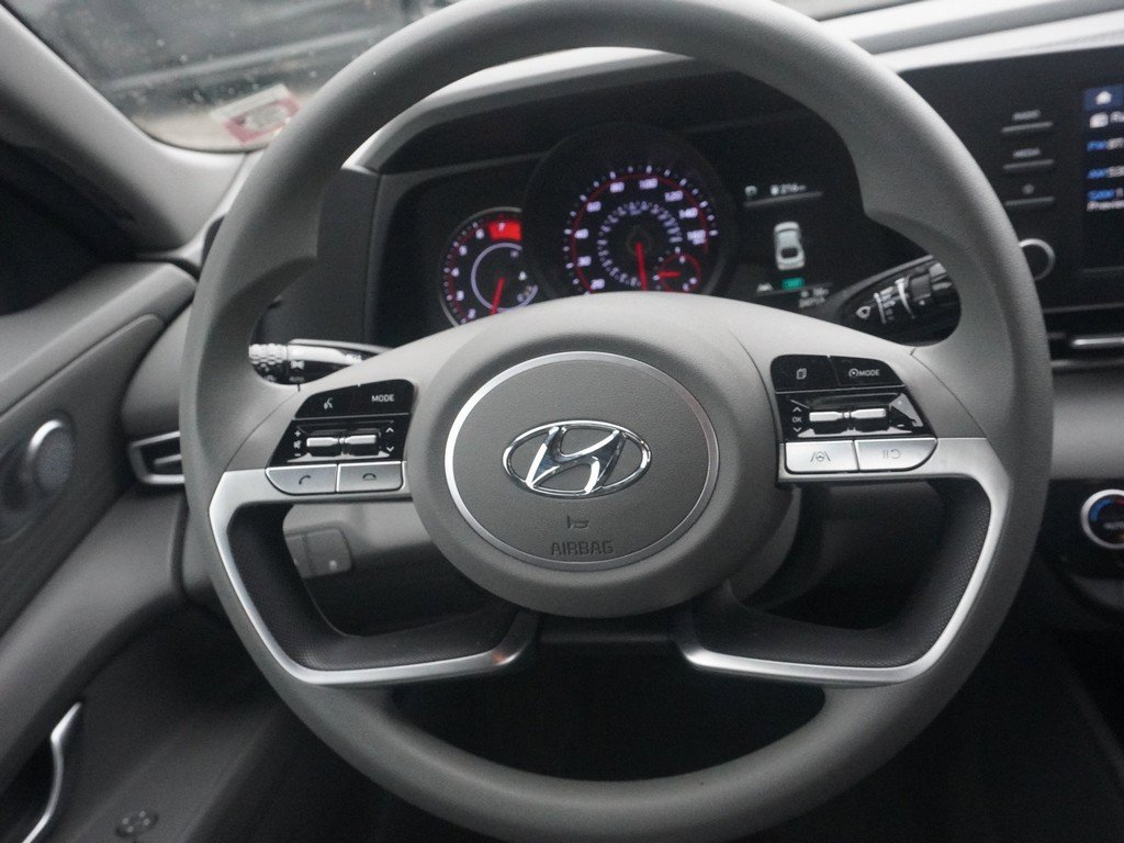 Used 2023 Hyundai Elantra SEL image 31