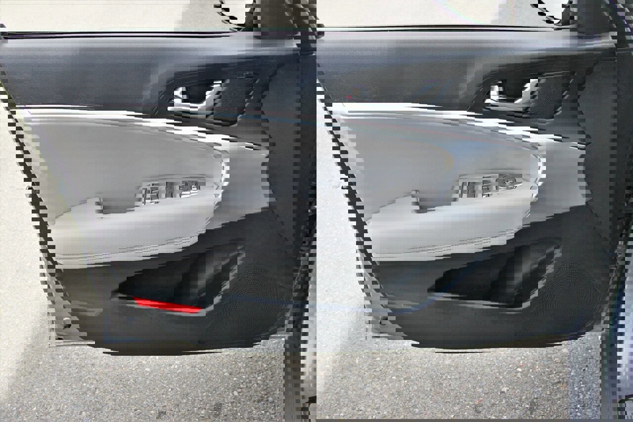 Used 2022 Genesis G70 2.0T RWD image 15