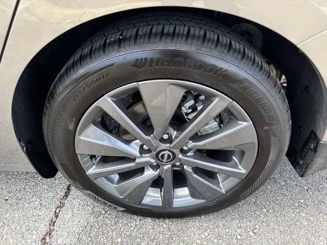 Used 2026 Nissan Sentra SV FWD image 12