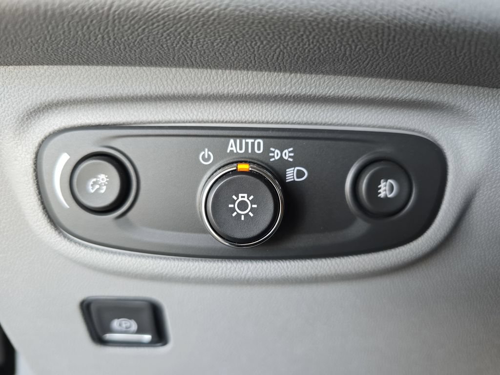 Used 2023 GMC Terrain SLT w/ Infotainment Package II FWD image 27