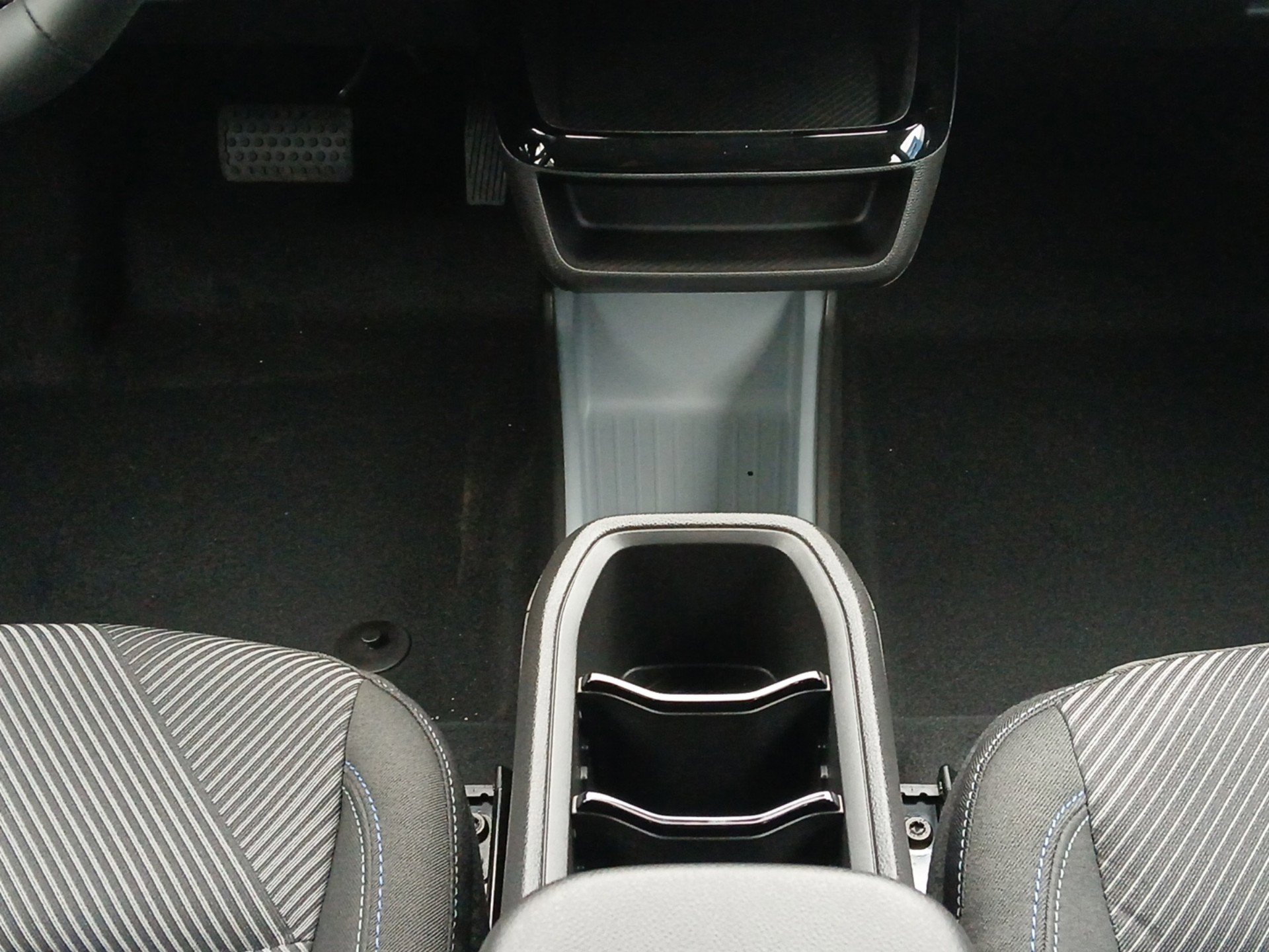 New 2027 Chevrolet Bolt LT w/ Comfort Package image 13