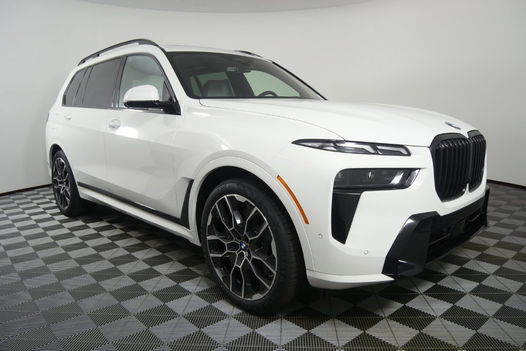Used 2027 BMW X7 xDrive40i w/ M Sport Package AWD/4WD image 2