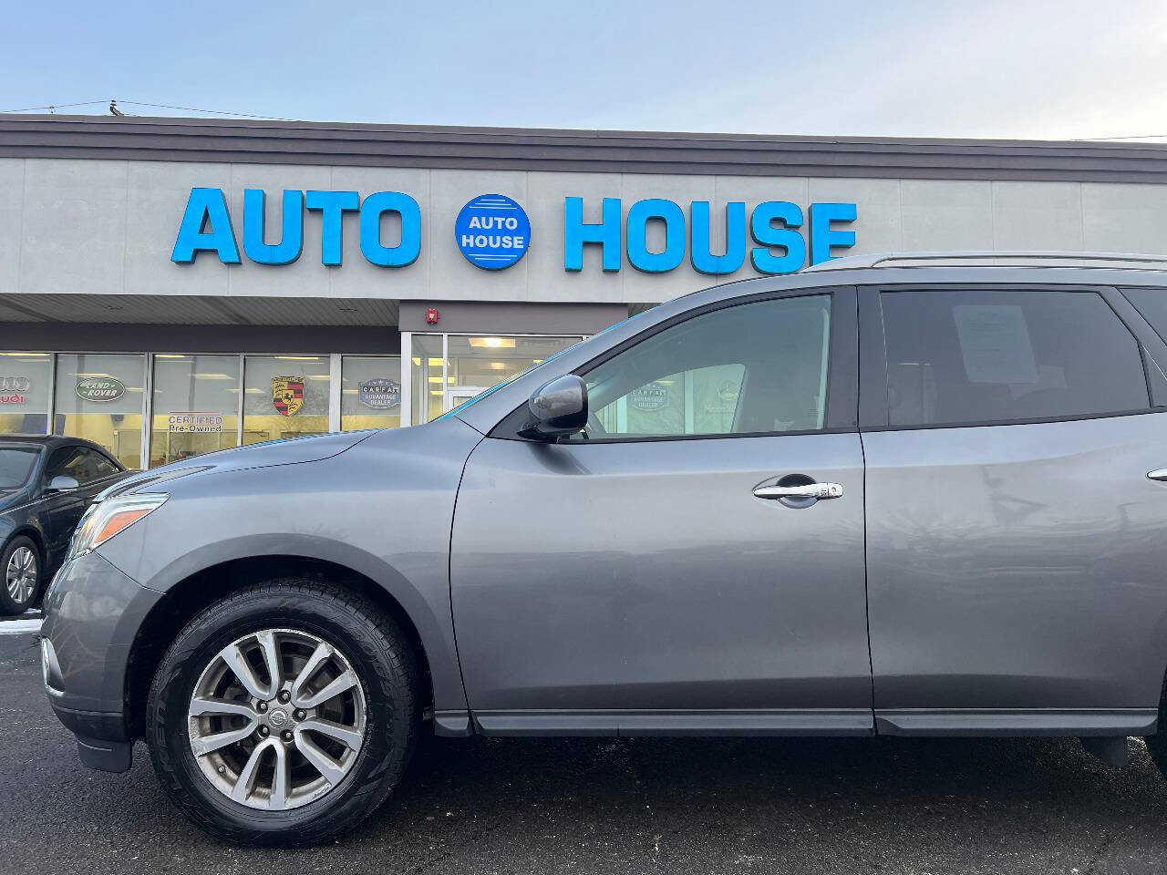 Used 2015 Nissan Pathfinder SV image 38