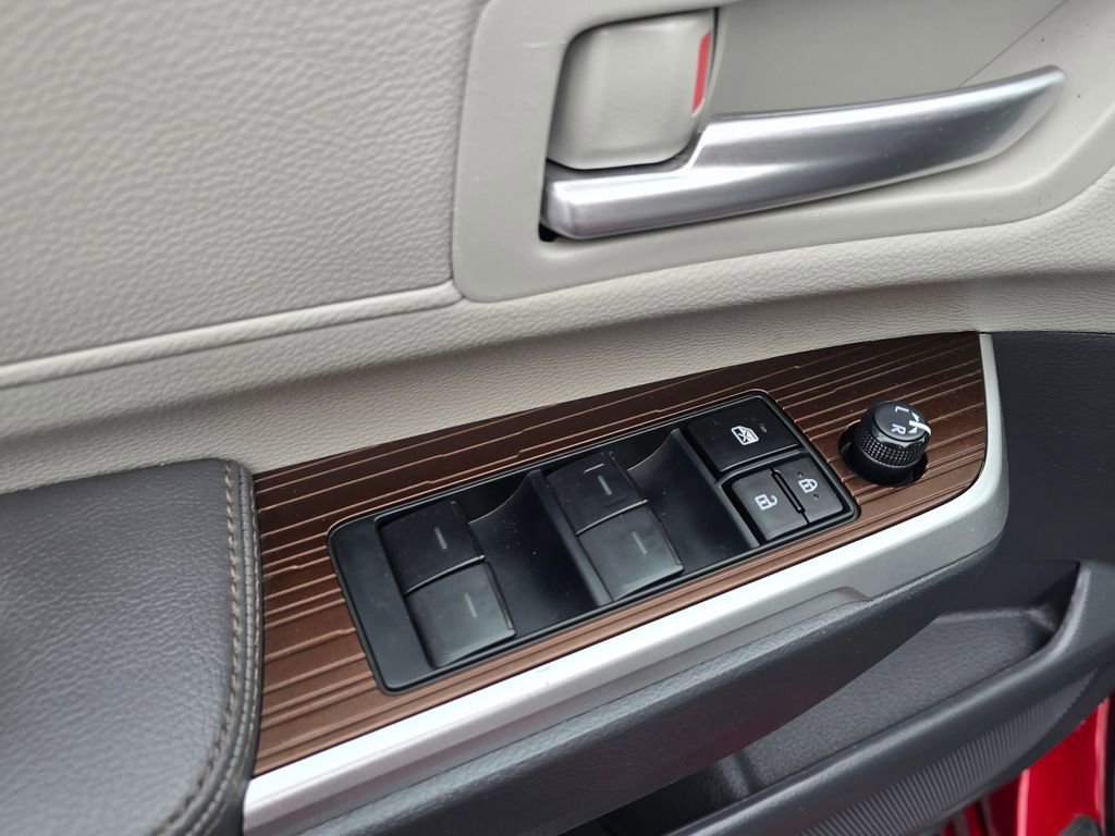 Used 2024 Toyota Sienna XLE w/ XLE Plus Package image 18