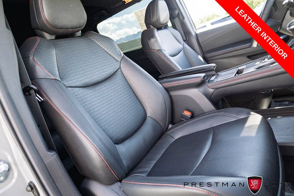 Used 2025 Toyota Sienna XSE FWD image 4