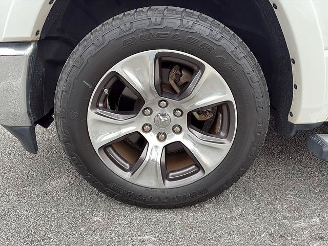 Used 2019 RAM 1500 Laramie AWD/4WD image 9
