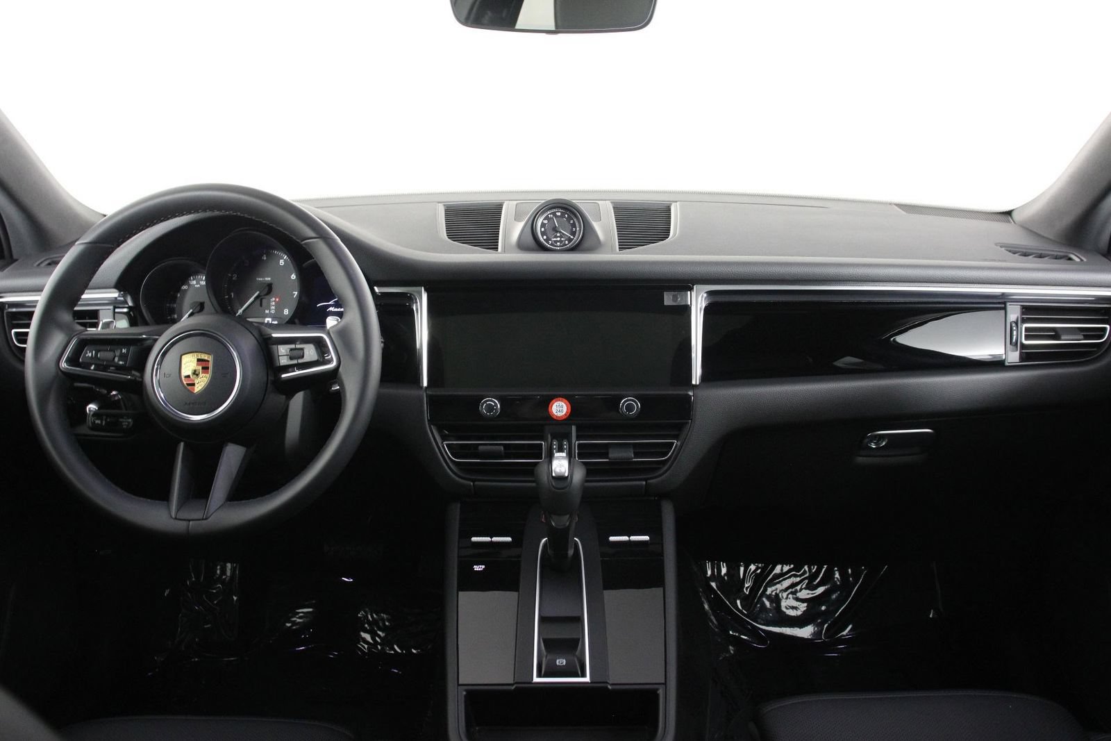 Certified 2026 Porsche Macan AWD/4WD image 11