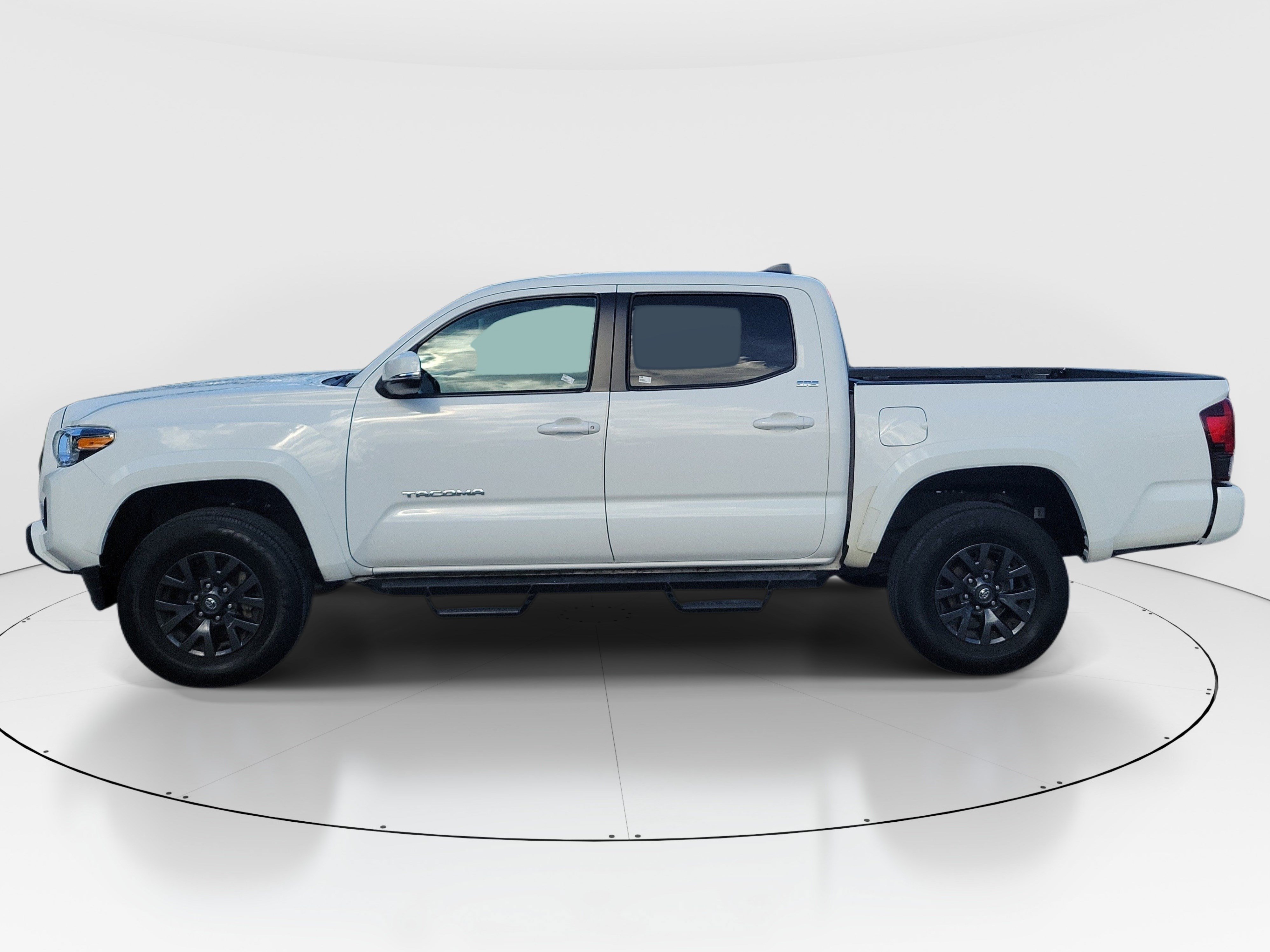 Used 2023 Toyota Tacoma SR5 w/ Technology Package RWD image 4