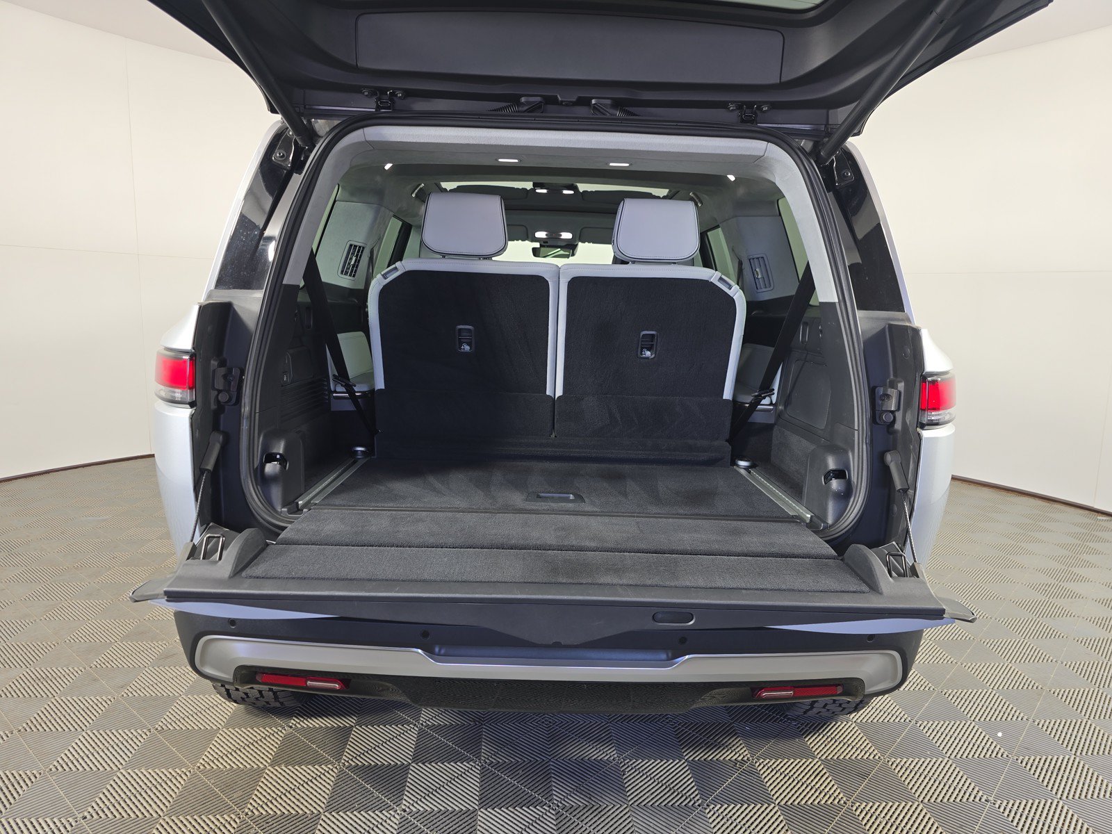 Used 2023 Rivian R1S Launch Edition AWD/4WD image 15