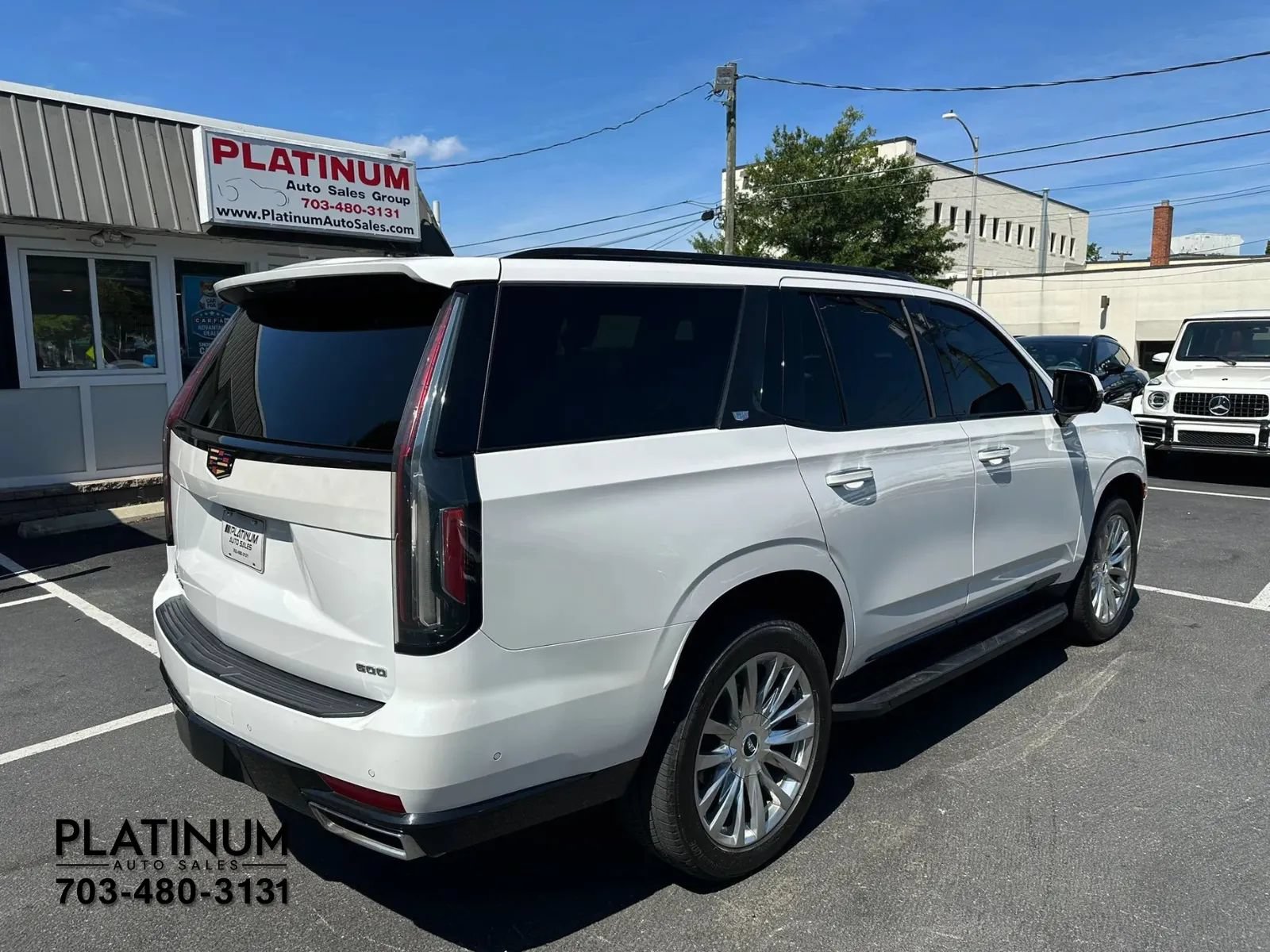 Used 2023 Cadillac Escalade Premium Luxury w/ Performance Package AWD/4WD image 5