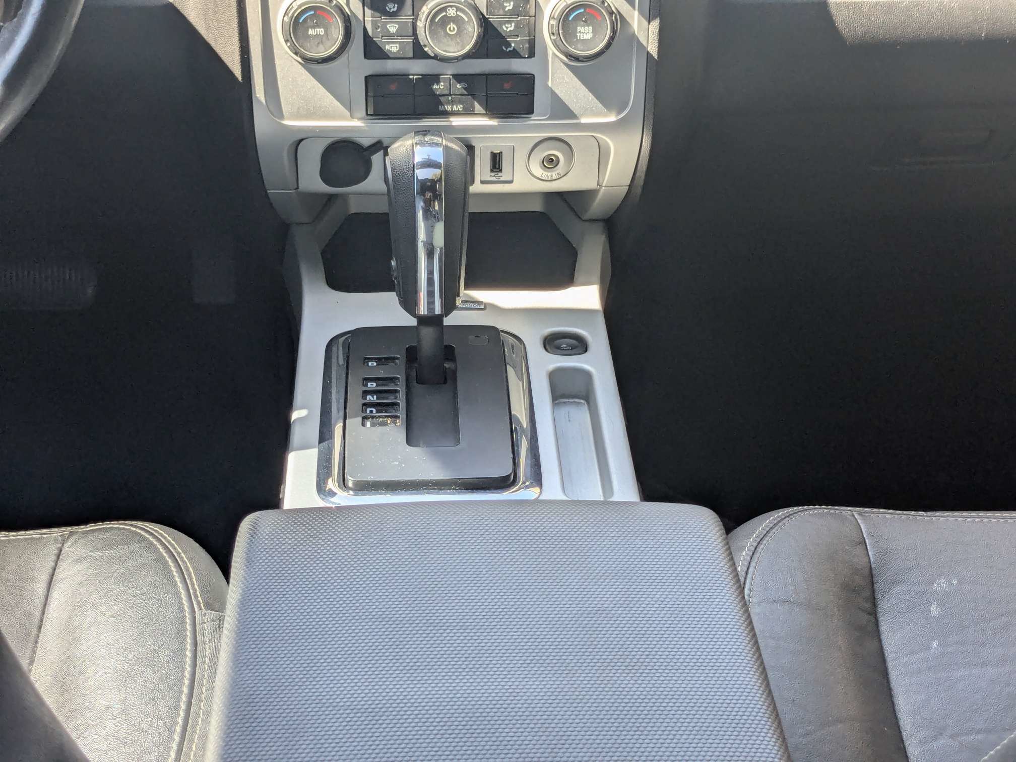 Used 2010 Mercury Mariner Premier FWD image 16